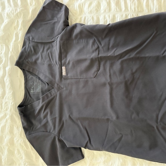 Figs Women’s Charcoal Catarina- One Pocket Scrub Top. - Picture 2 of 3